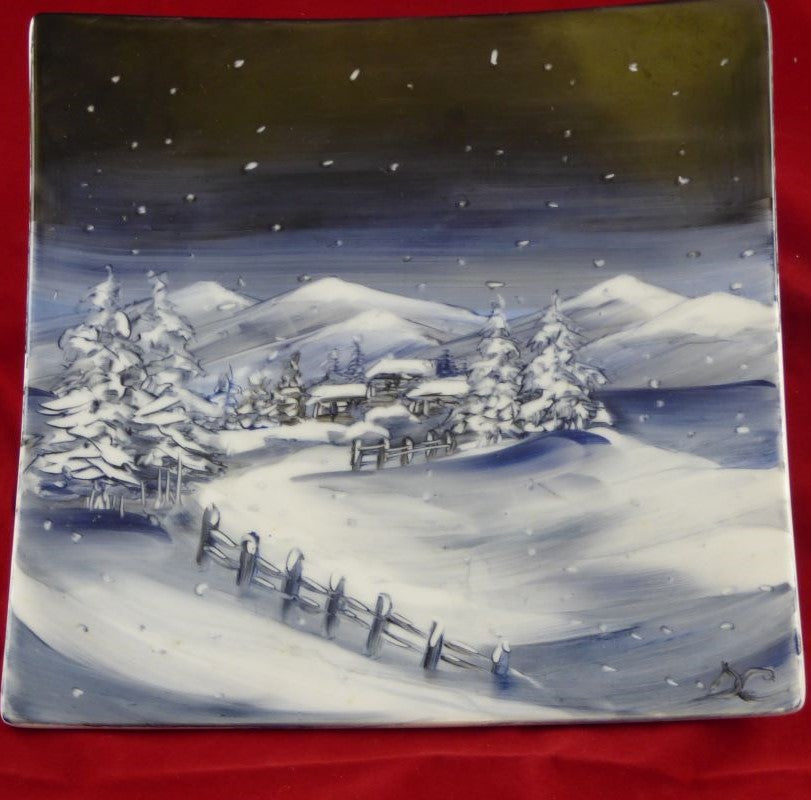 Piatto porta dolci blu con paesaggio innevato