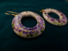 Orecchini in porcellana con violette